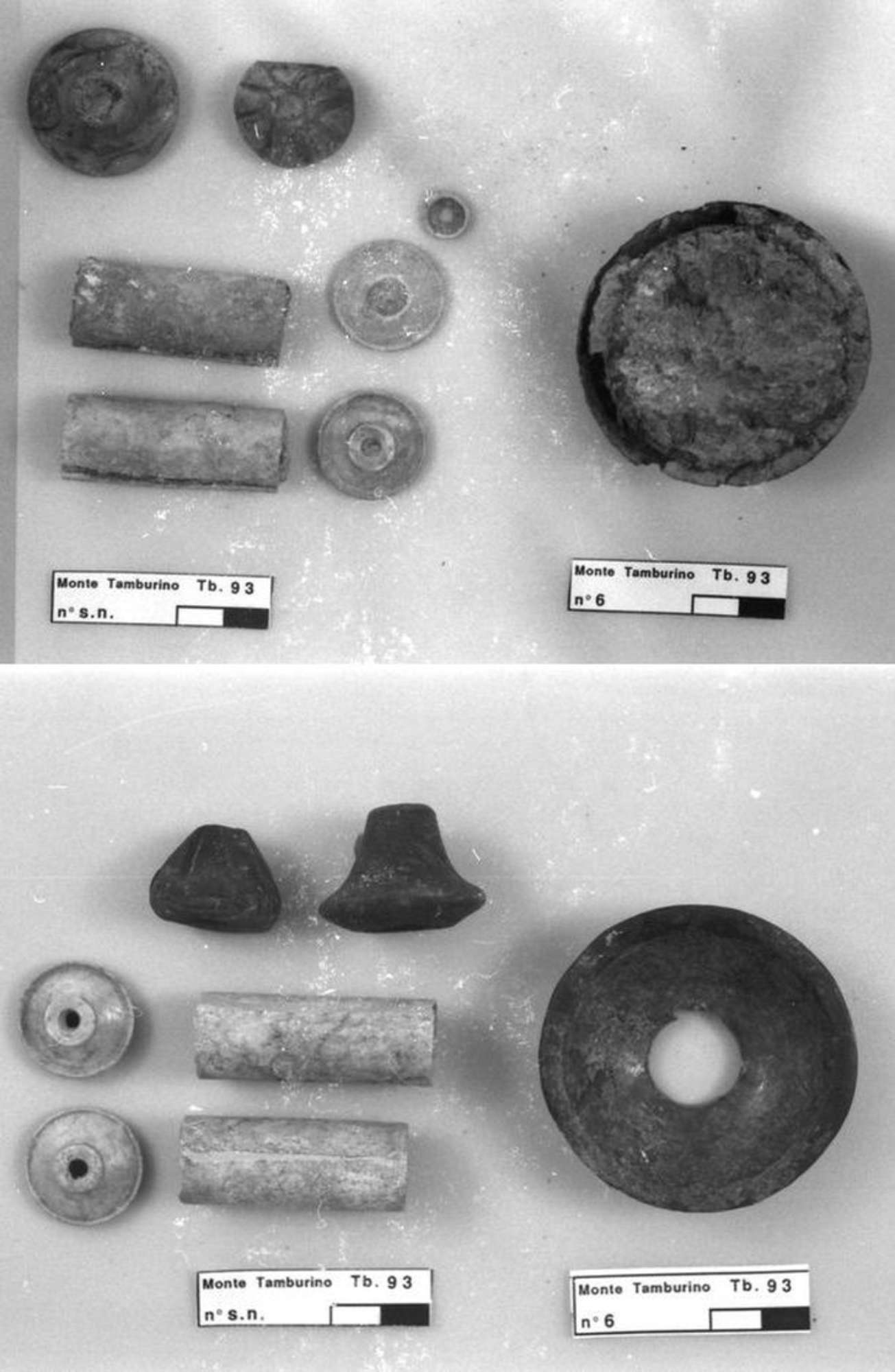 conocchia in osso,due fusaiole, imboccatura di vaso a gabbia in bronzo prima del restauro